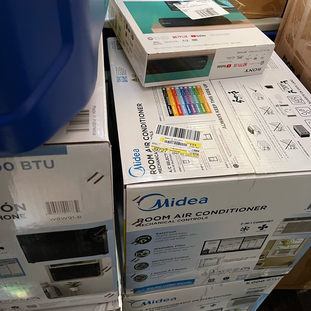 Not available for mailing. *Brand New Midea 5,000 BTU AC local NYC Only